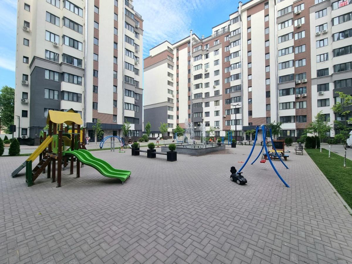 Center, Albisoara Str., 1Bedroom And Living With Balcony キシナウ エクステリア 写真