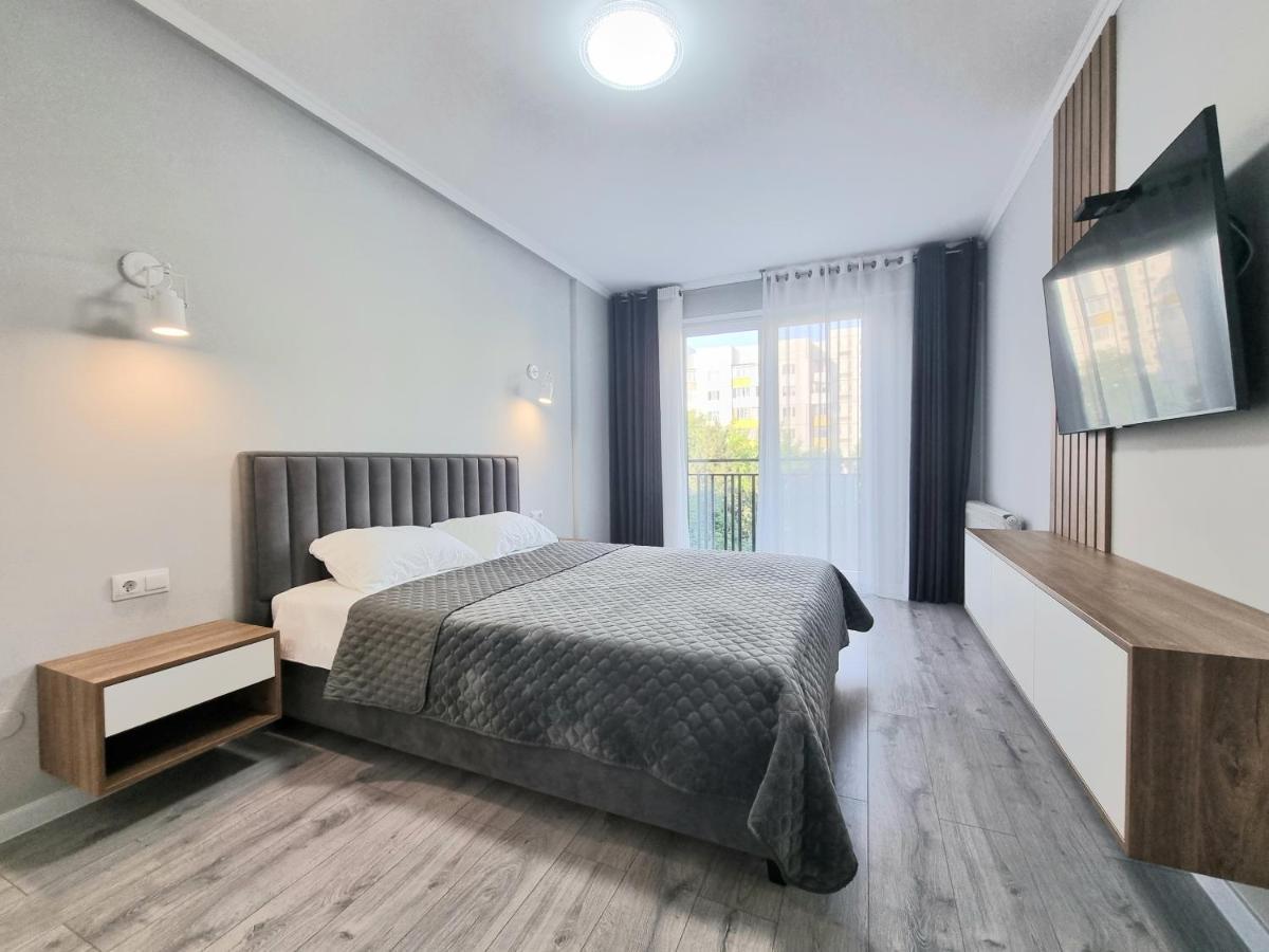 Center, Albisoara Str., 1Bedroom And Living With Balcony キシナウ エクステリア 写真